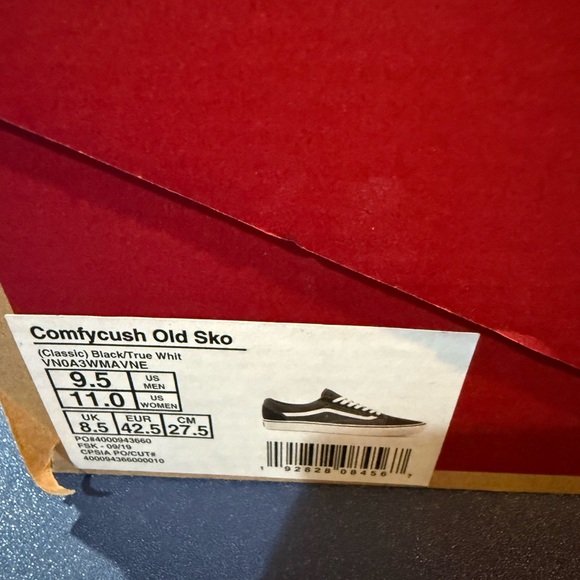 Vans ComfyCush Old Skool Black and White Sneakers
Men’s size 9.5
Woman’s size 11 - Picture 3 of 4